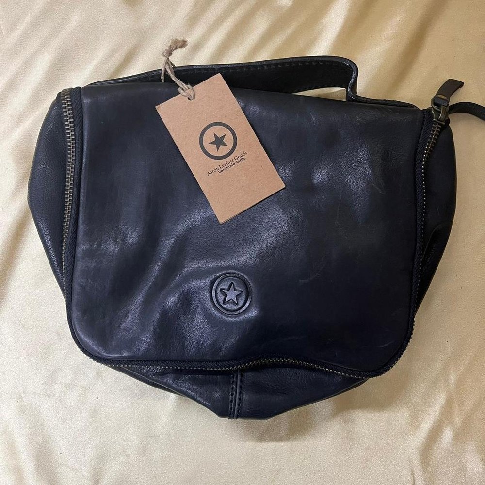 NWT Aaron Leather Goods 1pc bag